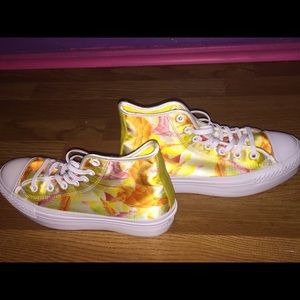 SOLD.. Converse Hi top size 8 yellow with designs